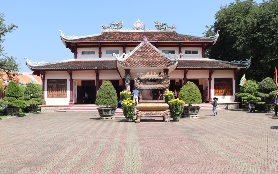 ĐỀN THỜ TÂY SƠN TAM KIỆT TRUNG